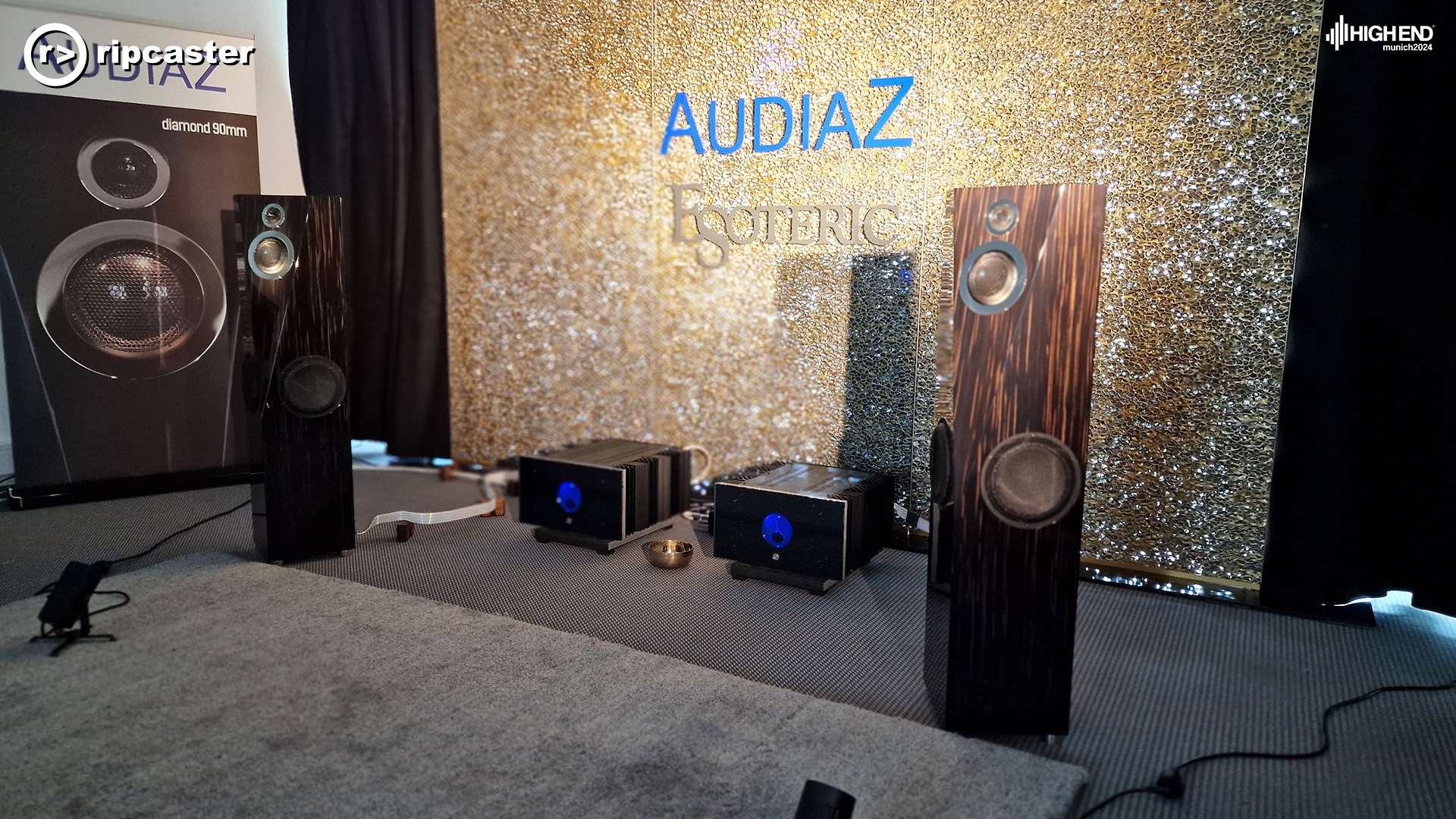 Audiaz.  Floorstanding speakers with HiFi equipment between.