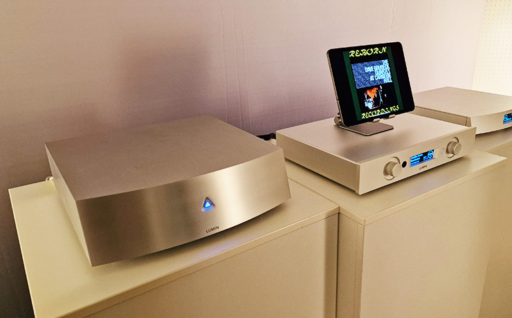 The Lumin Amp in silver beside other Lumin equipment at the Munich HiFi Show