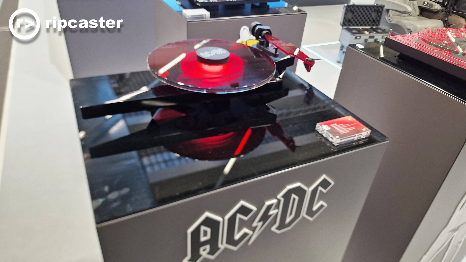An ACDC turntable