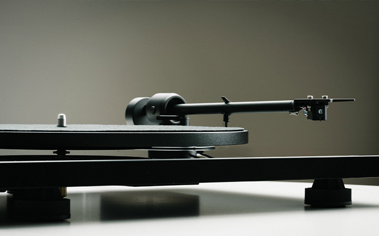 view of the tonearm and cartridge of the E1.2 turntable