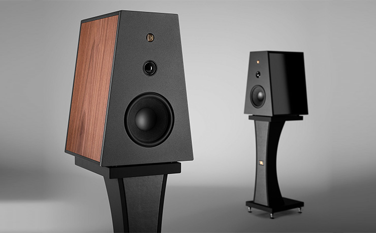 A pair of Rosso Fiorentino Fiesole II speakers