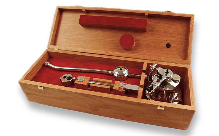 Project Signature Tonearm in a wooden box