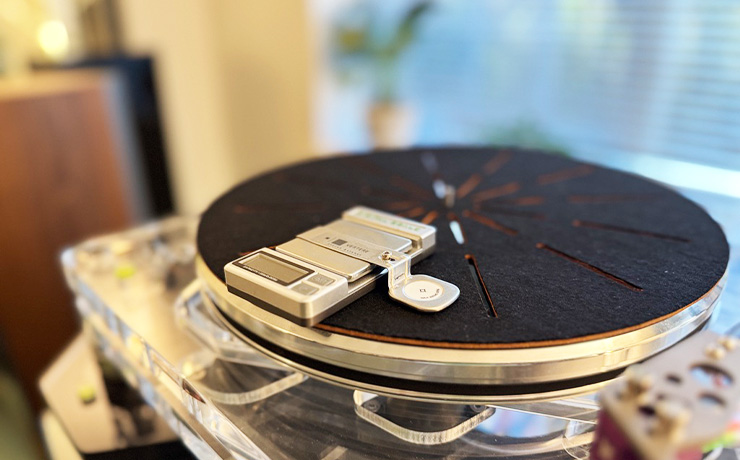 Vertere Stylus Balance on a Vertere turntable in the ripcaster showroom.