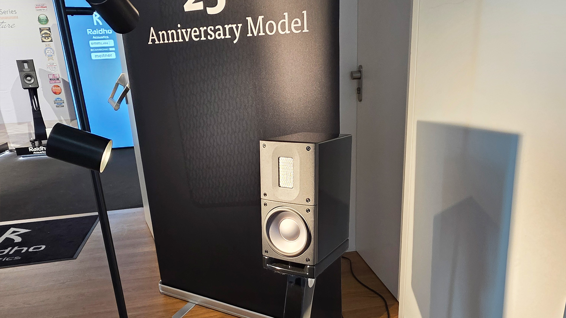 A bookshelf Raidho speaker