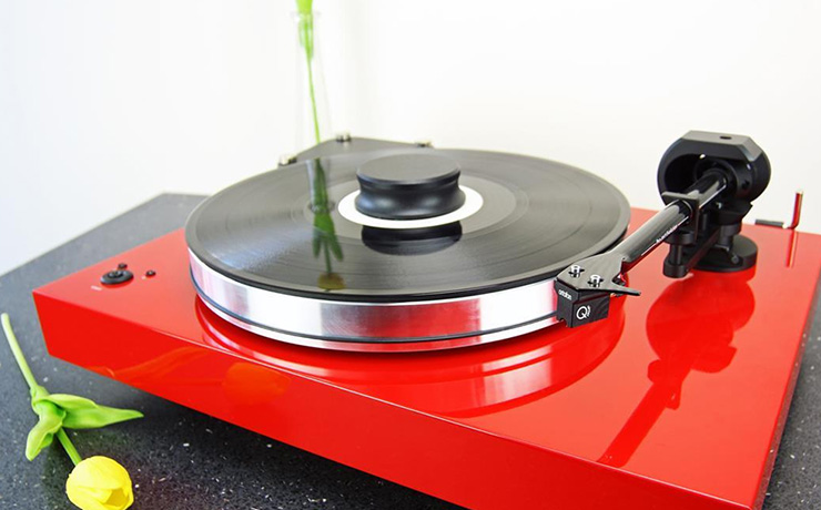 Project Xtension 9 turntable on a kitchen work surface