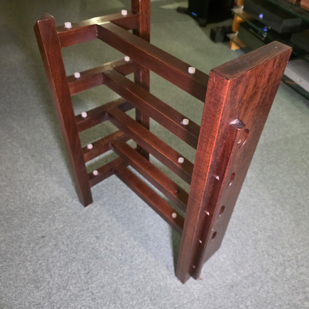 Cyrus Stand for 5 Components