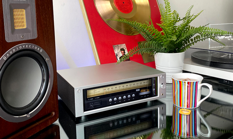 HiFi Rose RS201E Streamer, DAC and amplifier in silver showing the radio display
