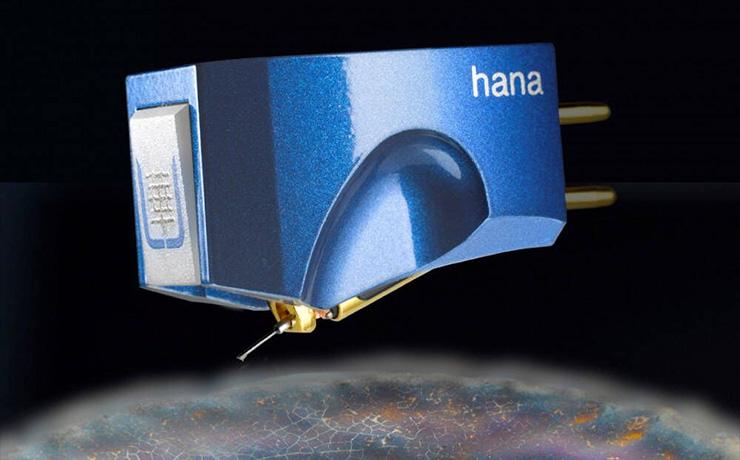 Hana Umami Blue Cartridge on a black background with an arc of colour a the bottom of the image