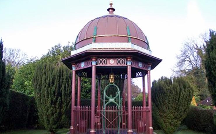 A small ish structure with a domed top.  Its a dark pink colour with green accents.