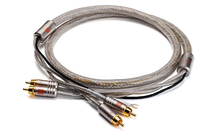 Vertere VeRum Interconnect Cable on a white background