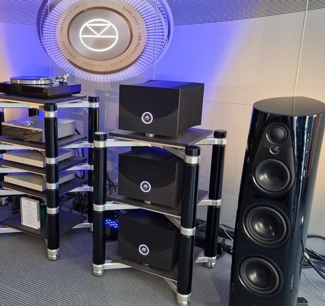 Linn 360 speaker at the Munich HiFi Show beside a rack of Klimax Solo 800 amps.