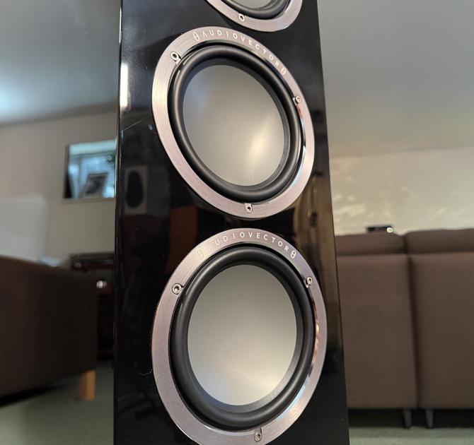 Audiovector QR5 Loudspeaker in black