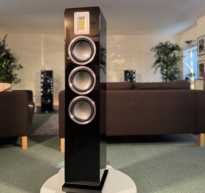 Audiovector QR5 Loudspeaker in black