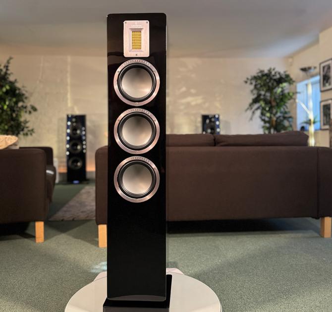 Audiovector QR5 Loudspeaker in black