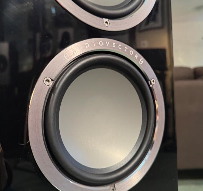 Audiovector QR5 Loudspeaker in black
