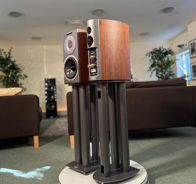 Audiovector R1 Arreté Loudspeakers