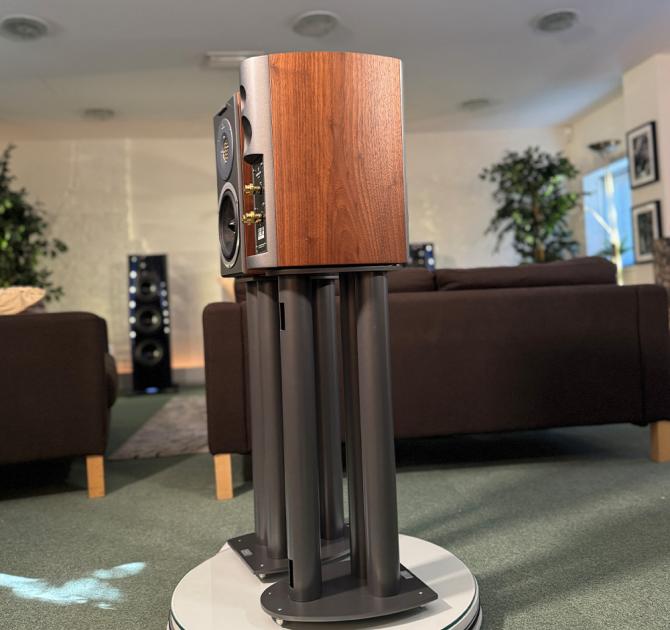 Audiovector R1 Arreté Loudspeakers