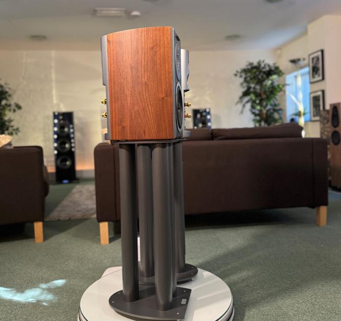 Audiovector R1 Arreté Loudspeakers