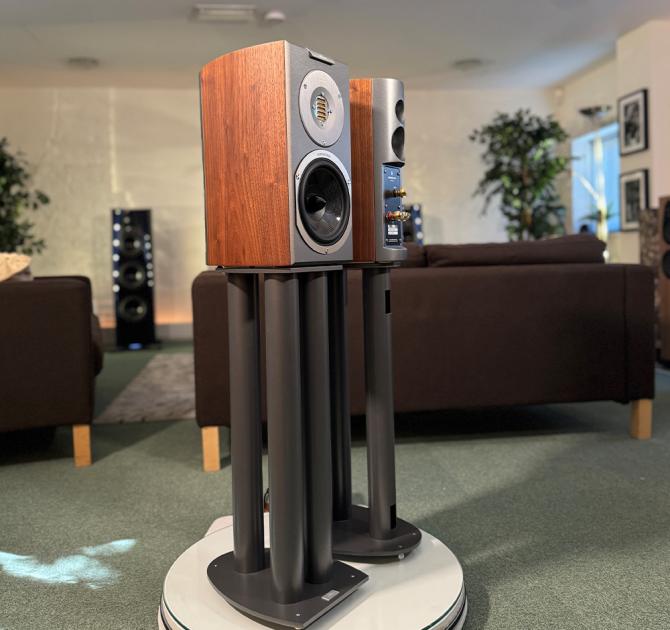 Audiovector R1 Arreté Loudspeakers