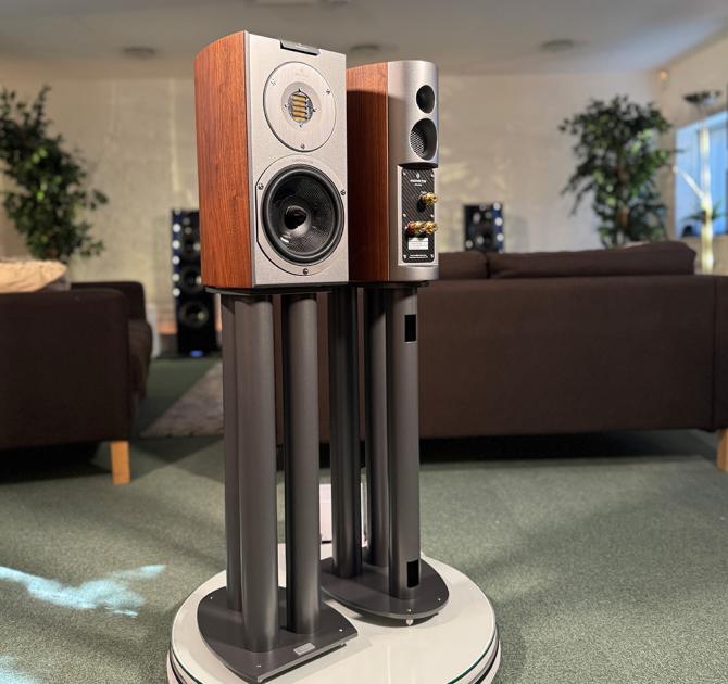 Audiovector R1 Arreté Loudspeakers