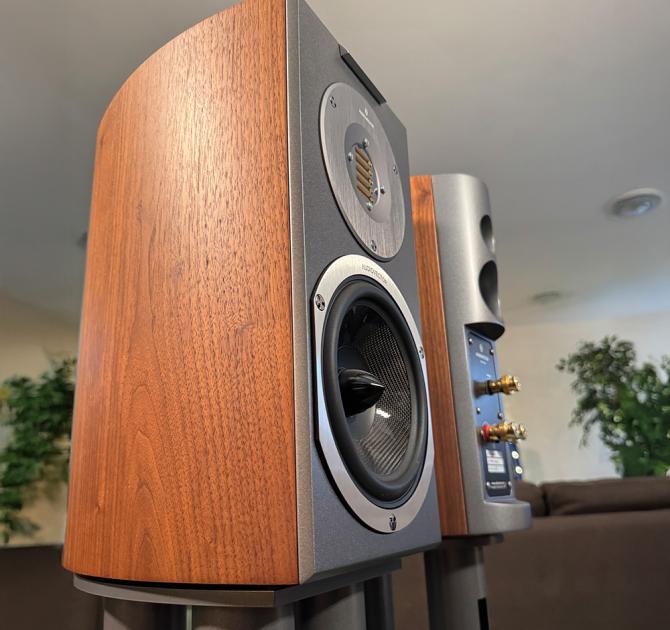 Audiovector R1 Arreté Loudspeakers