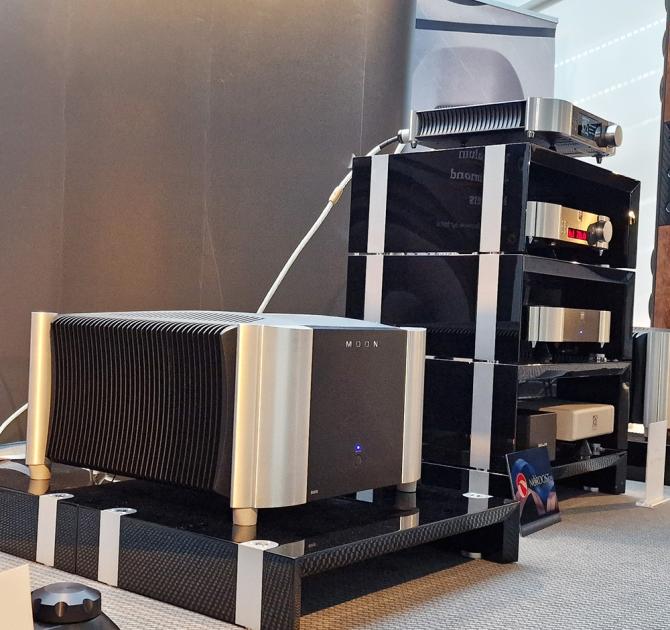 Moon 888 Mono Power Amp at the Munich HiFi show in 2024.  It's on a very low stand with other Moon equipment beside it.
