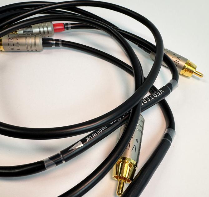 Vertere Blackline Interconnect Cable closer view of a couple of the connectors