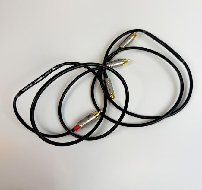 Vertere Blackline Interconnect Cable loosened out to show the length a bit more