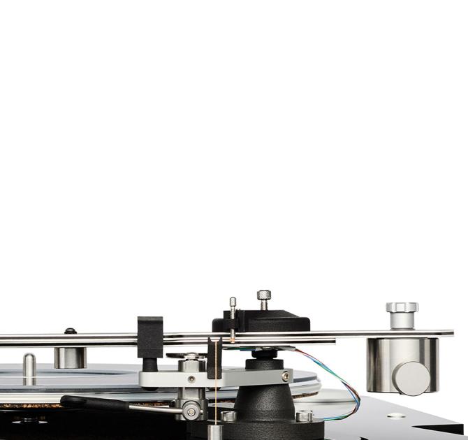 Vertere DG-X Turntable - close-up view of the back part of the tonearm