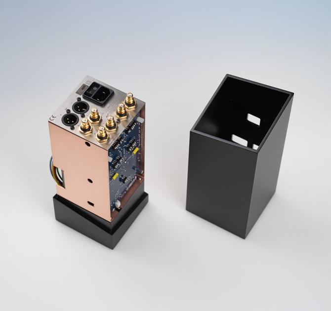 Grimm Audio PW1 Phono Preamplifier showing the inside and the cover 