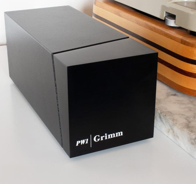 Grimm Audio PW1 Phono Preamplifier beside a turntable