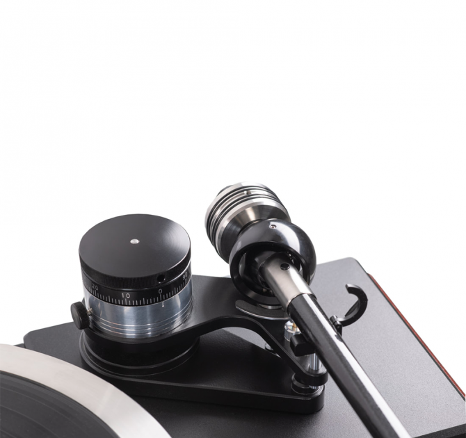 VPI HW-40 Turntable close-up of the tonearm join