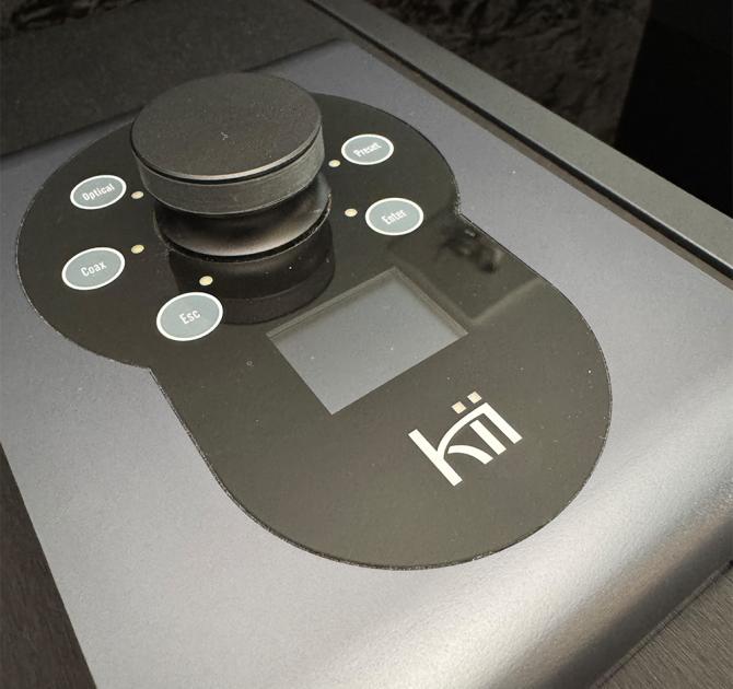 Kii Three control in black