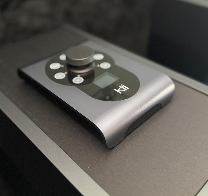Kii control in black