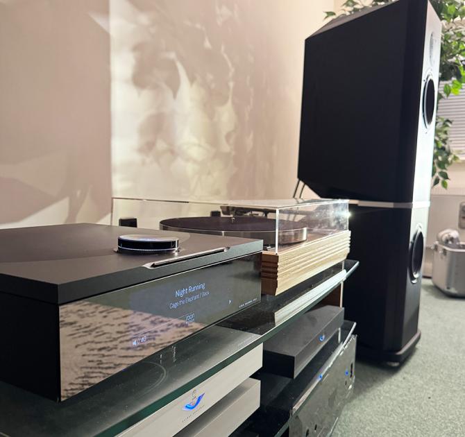 The ripcaster Linn Klimax DSM in black.  It's playing Night Running by Cage the Elephant through ROON.  There is a Kudos 808 black speaker in the background
