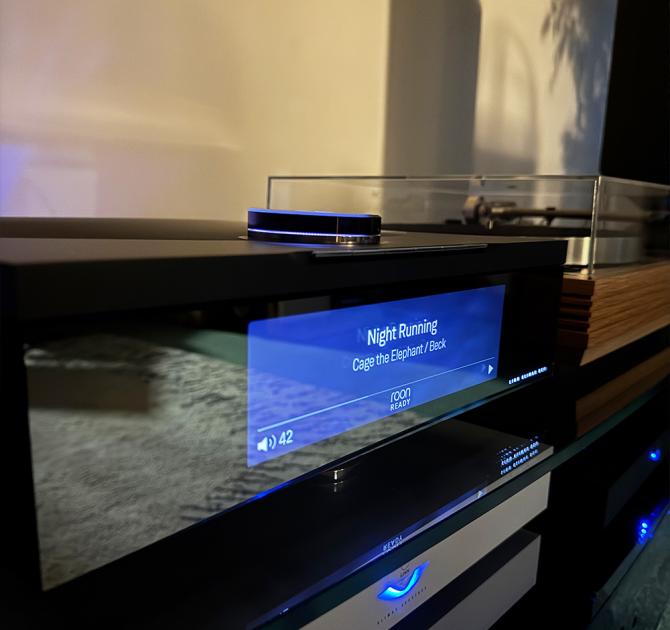 The ripcaster Linn Klimax DSM in black.  It's playing Night Running by Cage the Elephant through ROON.