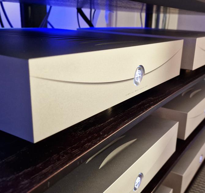 A close-up of a silver Klimax Solo 500 amplifier