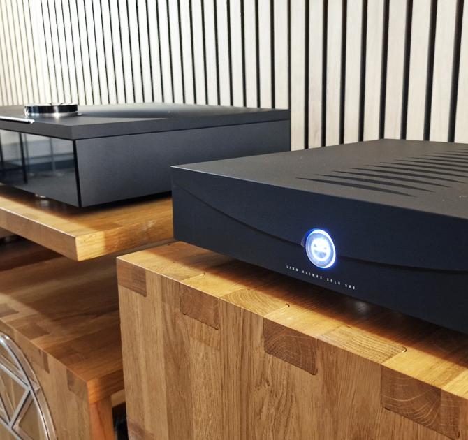 A closer look at a black Klimax Solo 500 amplifier