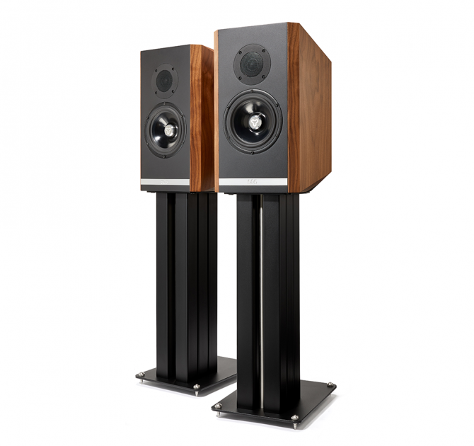 A pair of Kudos Titan 505s with grills off on stands