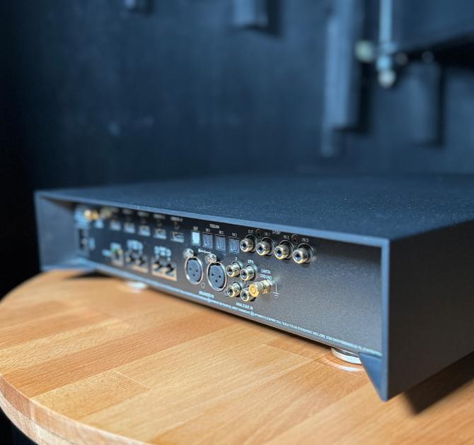 Linn Akurate System Hub - Black