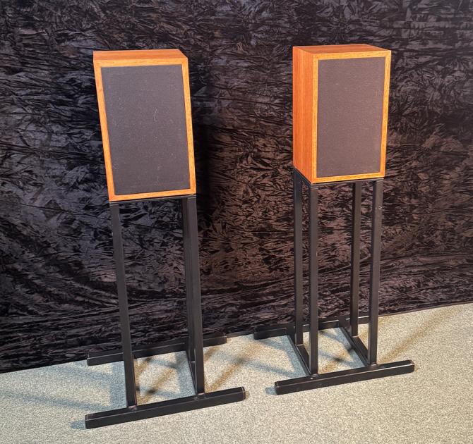 Linn Kan Speakers and Stands