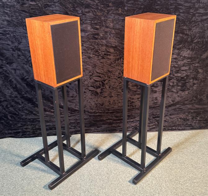 Linn Kan Speakers and Stands