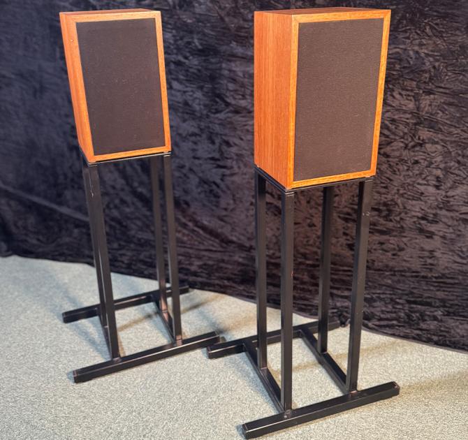 Linn Kan Speakers and Stands