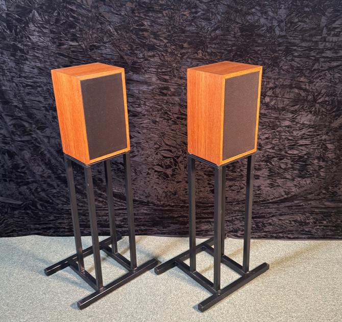 Linn Kan Speakers and Stands