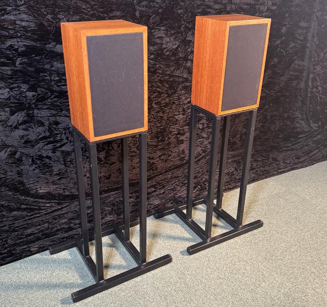 Linn Kan Speakers and Stands