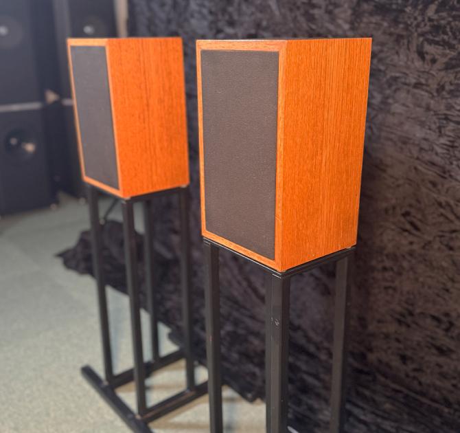 Linn Kan Speakers and Stands
