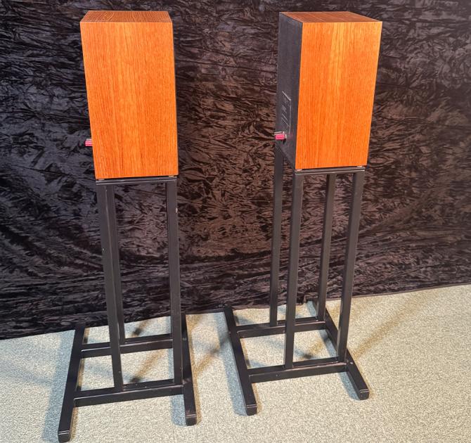 Linn Kan Speakers and Stands