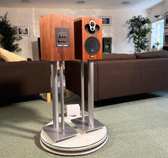 Linn Majik 109 Loudspeakers - in Walnut. The stands are shown here but not included in the product sale