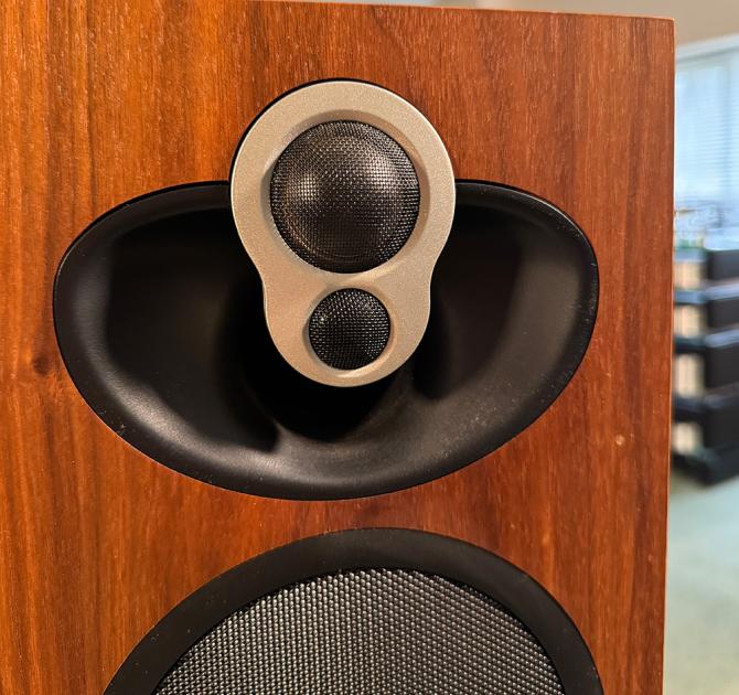 Linn Majik 109 Loudspeakers - in Walnut 