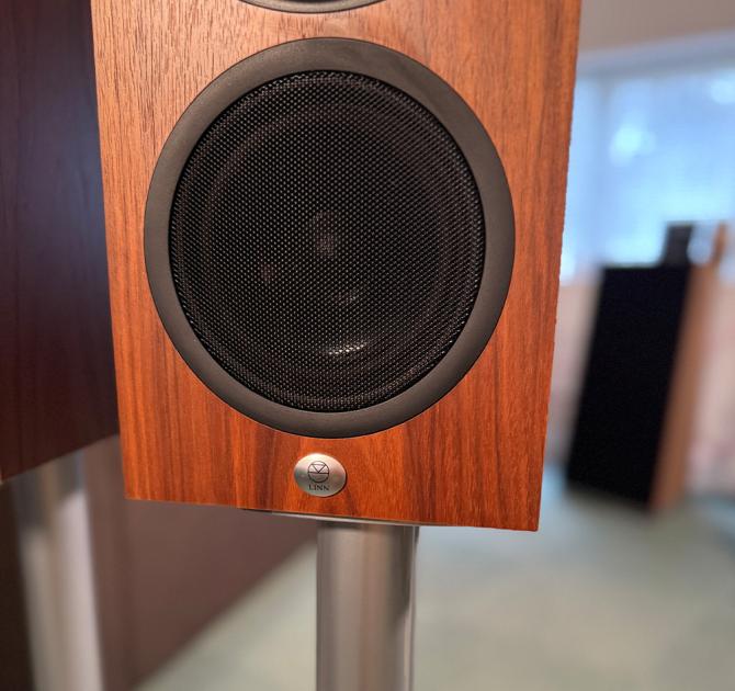 Linn Majik 109 Loudspeakers - in Walnut 